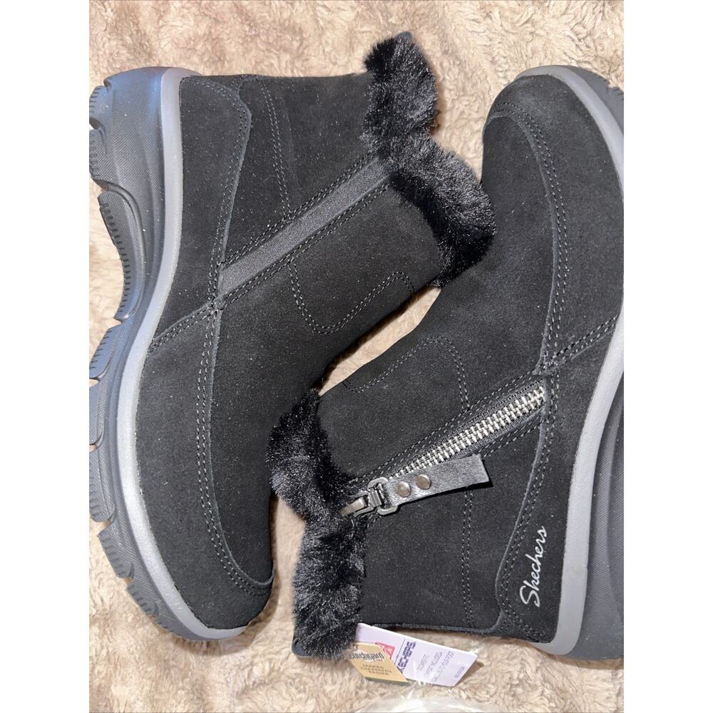 Skechers womens Easy Going - Cozy Inn Size 6.5 No Box